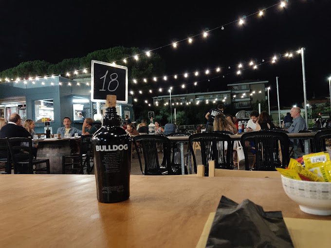Cena all'esterno presso Pizzeria Muffin